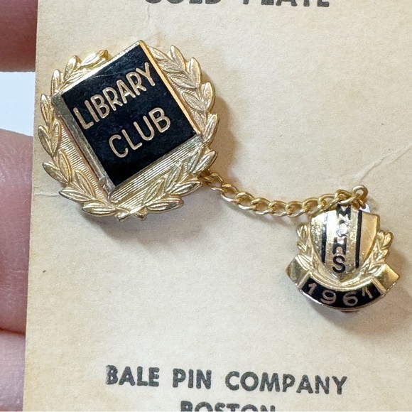 Library Club Lapel Chain Pin Vintage 1961 MCHS High School Gold Tone Gold Plate - Picture 3 of 8